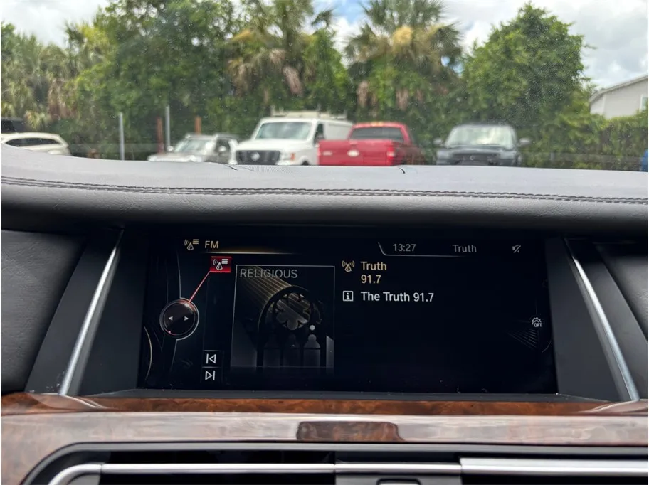 BMW 7 Series photo 31