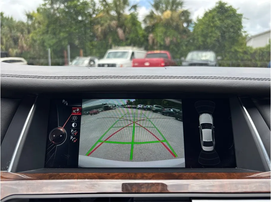 BMW 7 Series photo 33