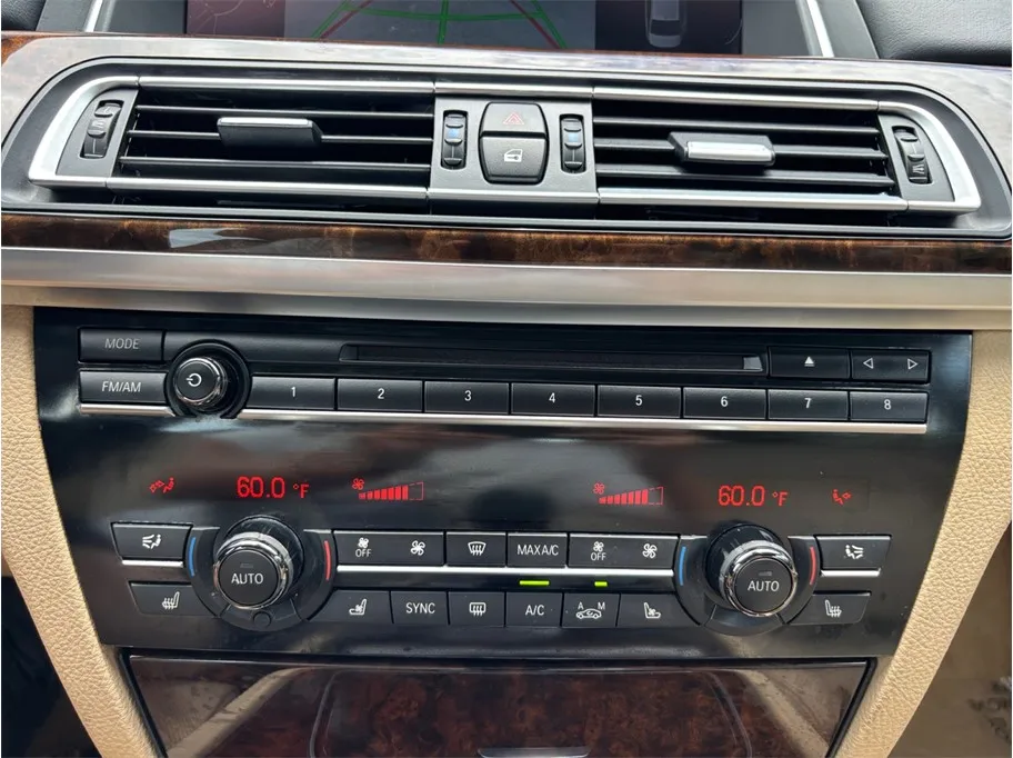 BMW 7 Series photo 34