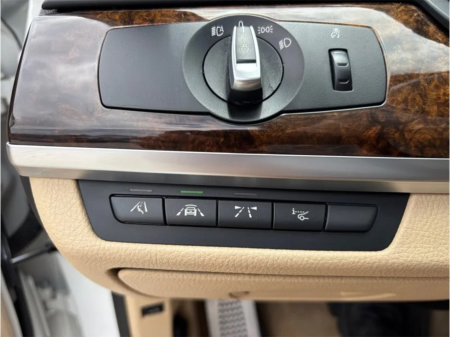 BMW 7 Series photo 36