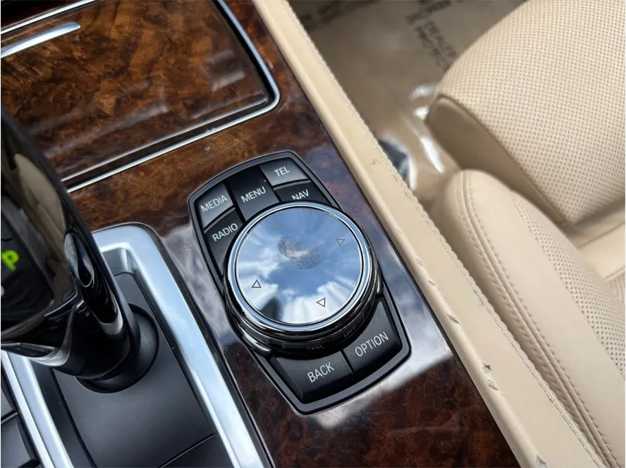 BMW 7 Series photo 37