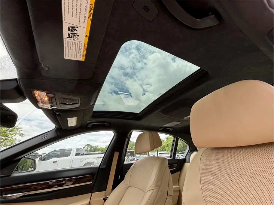 BMW 7 Series photo 39