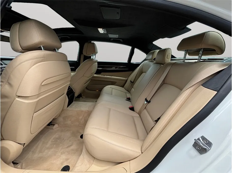 BMW 7 Series photo 40