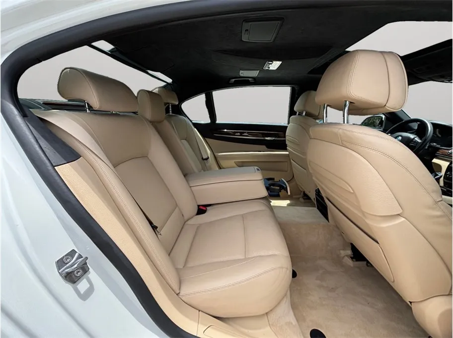 BMW 7 Series photo 44