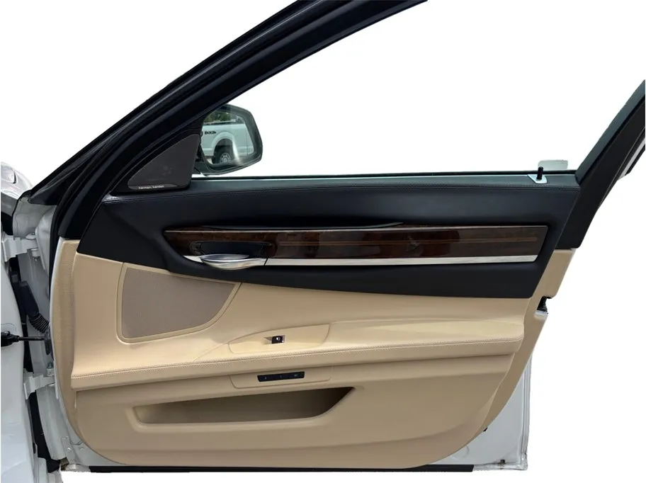 BMW 7 Series photo 47