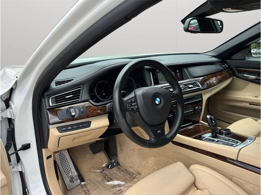 BMW 7 Series photo 6
