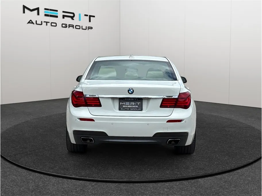 BMW 7 Series photo 8