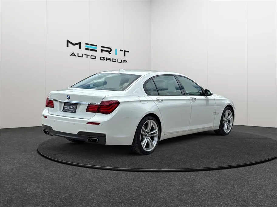 BMW 7 Series photo 9