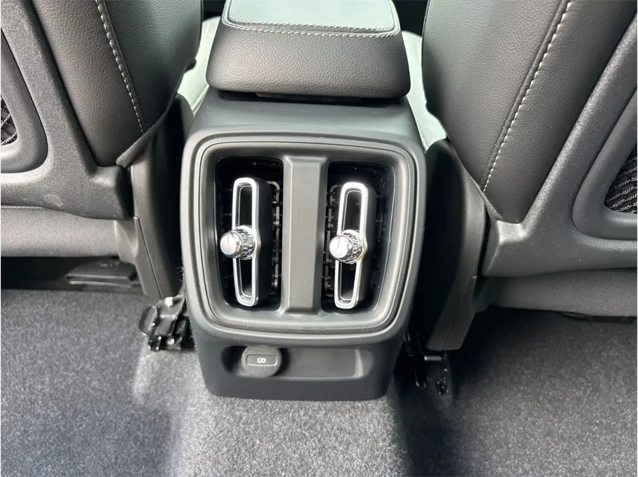 Volvo XC40 photo 40