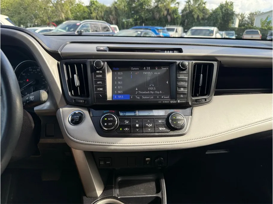 Toyota RAV4 photo 11
