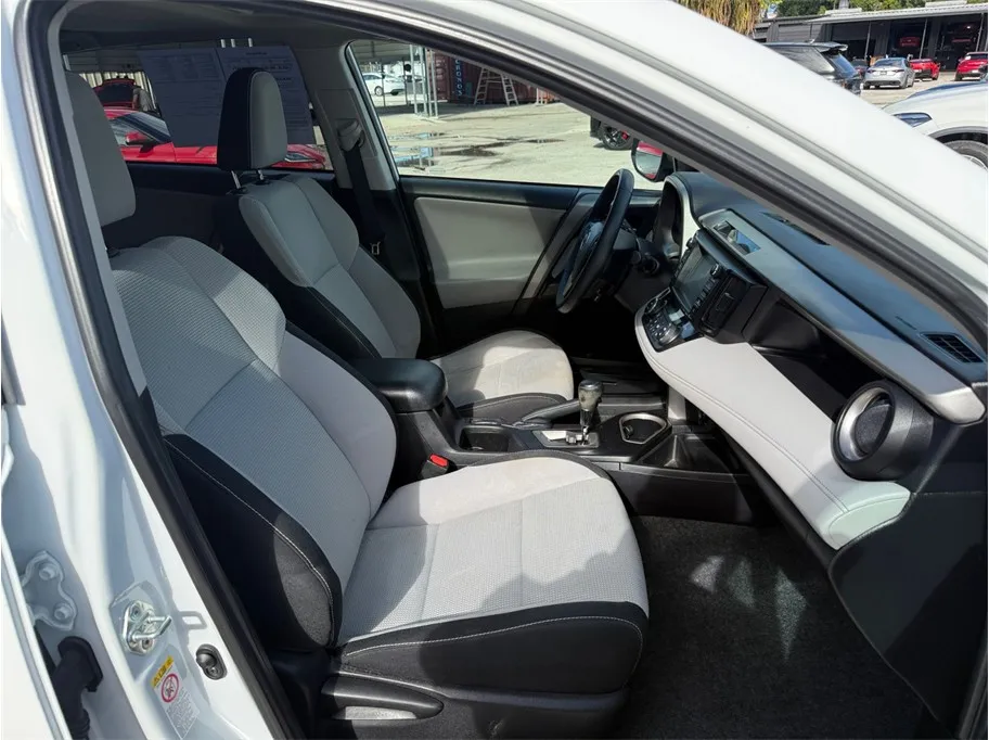 Toyota RAV4 photo 38