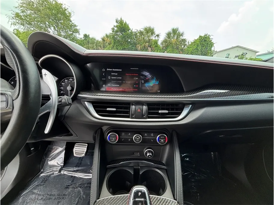 Alfa Romeo Stelvio photo 11