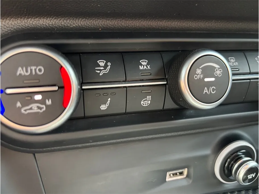 Alfa Romeo Stelvio photo 35