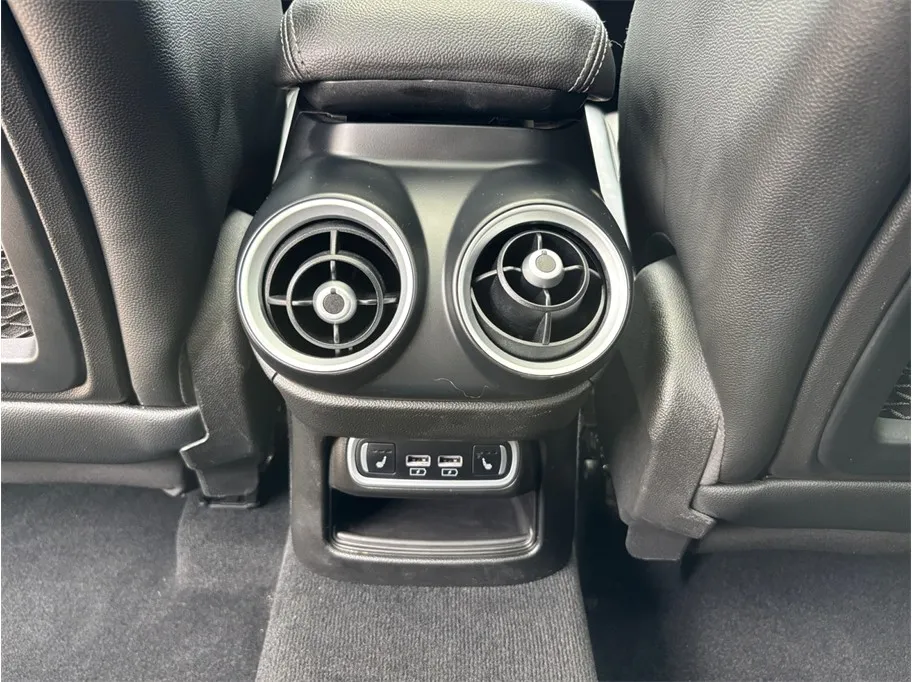Alfa Romeo Stelvio photo 43