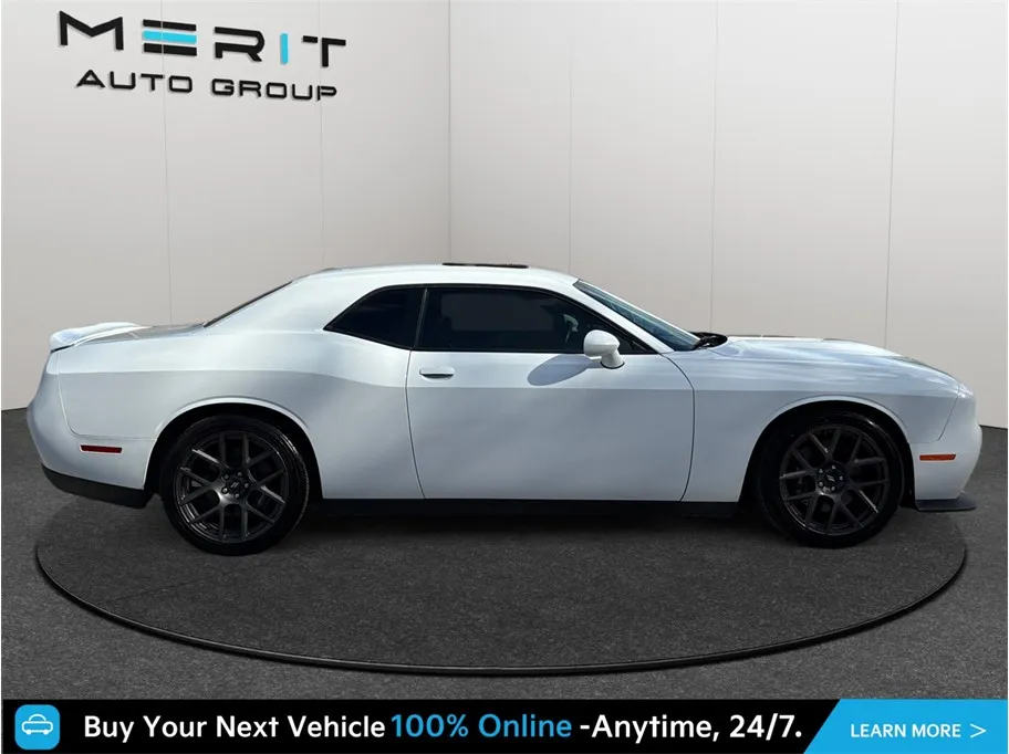 Dodge Challenger photo 10