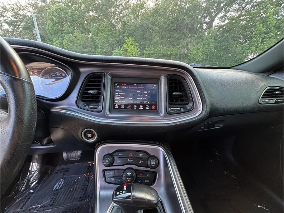 Dodge Challenger photo 11