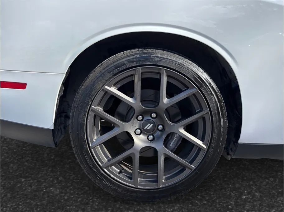 Dodge Challenger photo 13