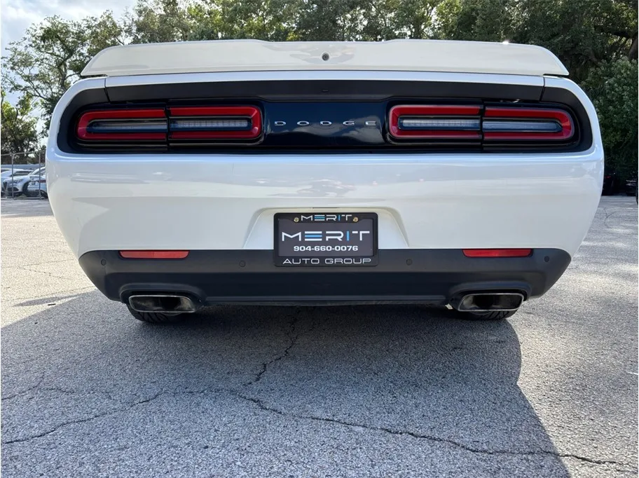 Dodge Challenger photo 15