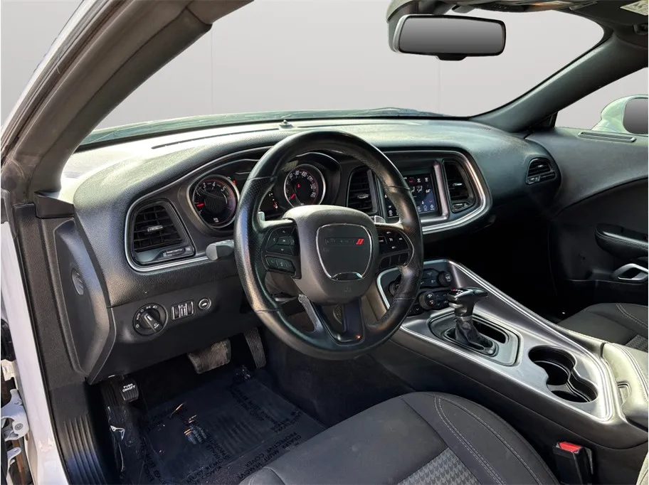 Dodge Challenger photo 6