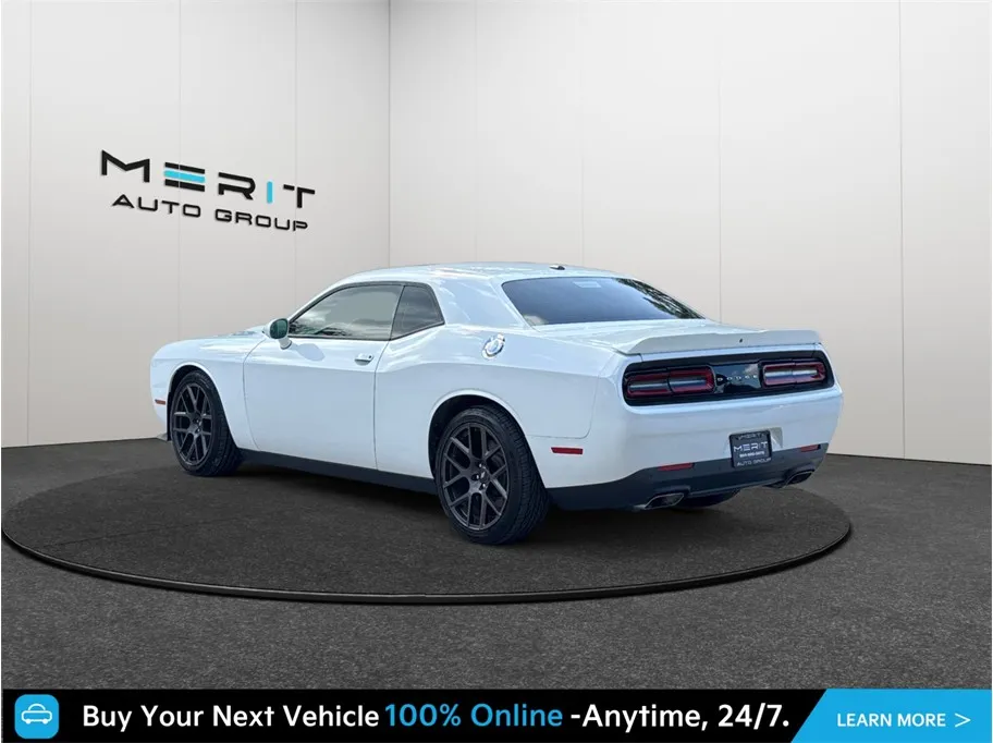 Dodge Challenger photo 7