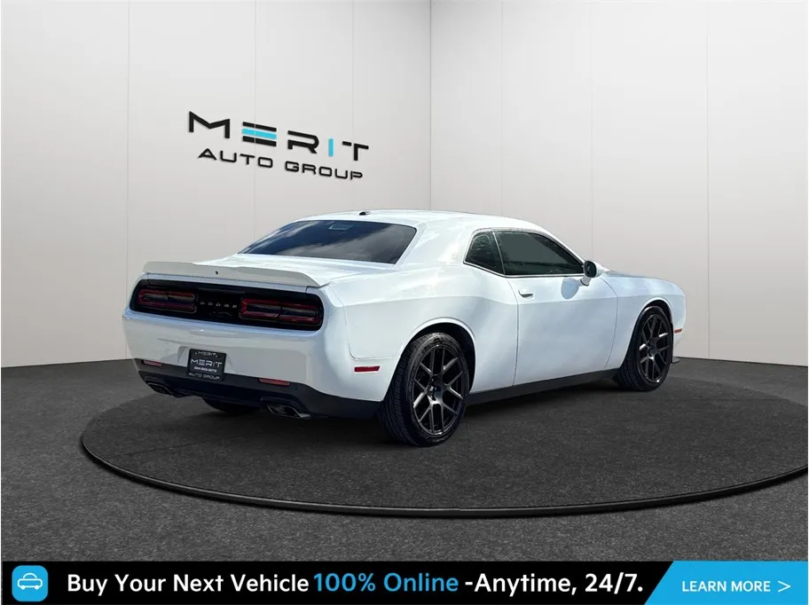 Dodge Challenger photo 9