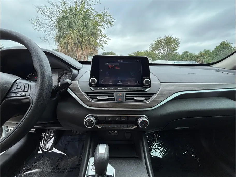 Nissan Altima photo 11