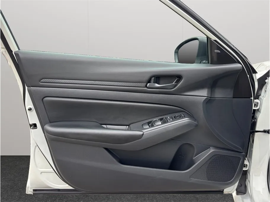 Nissan Altima photo 18