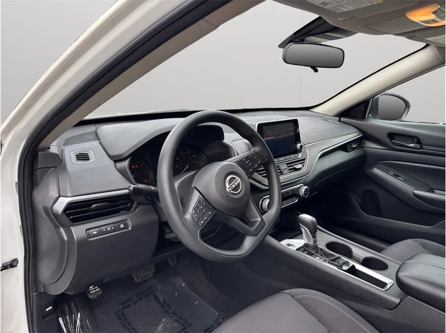 Nissan Altima photo 6
