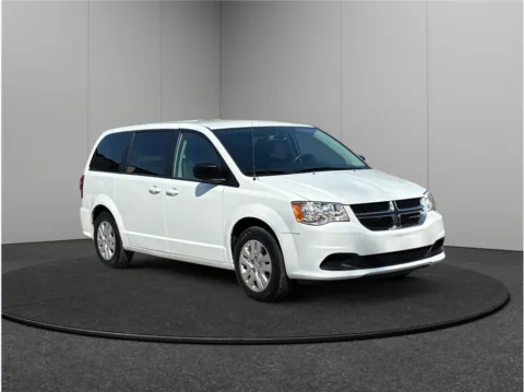 White 2018 Dodge Grand Caravan Passenger SE Minivan 4D for sale in Jacksonville, FL