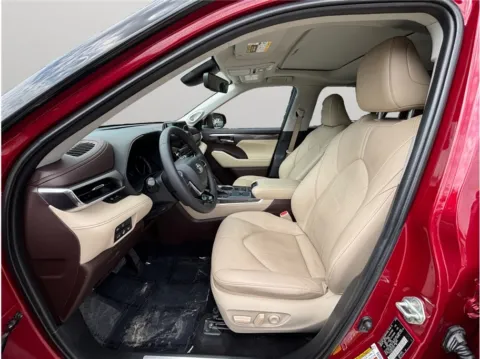 Photos of 2020 Toyota Highlander Limited Sport Utility 4D for sale in Jacksonville, FL at Merit Auto Group Lem Turner