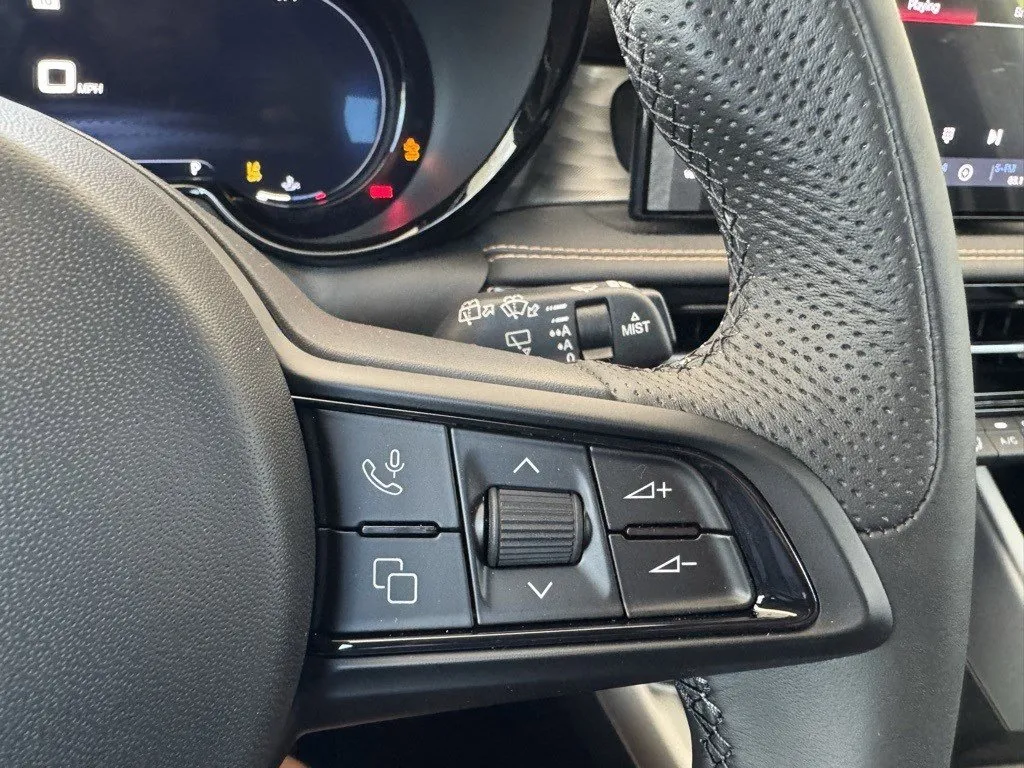 2025 Alfa Romeo Tonale BASE photo 4