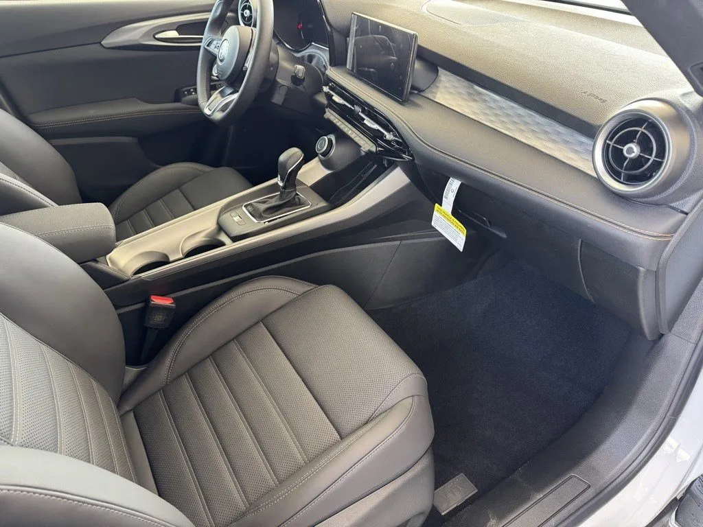 2025 Alfa Romeo Tonale BASE photo 3