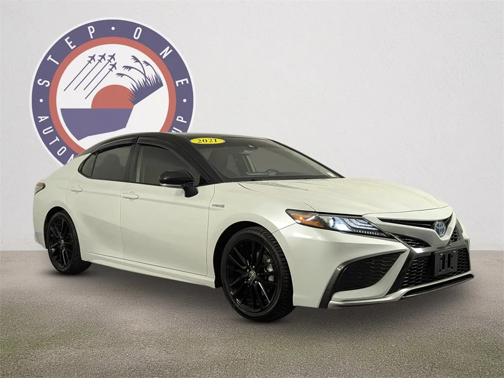 White 2021 Toyota Camry Hybrid XSE for sale in Fort Walton Beach, FL