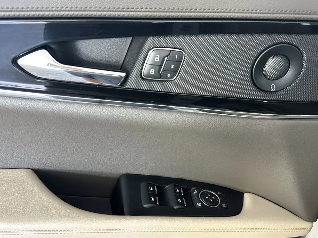 2022 Lincoln Nautilus Reserve - Photo 11