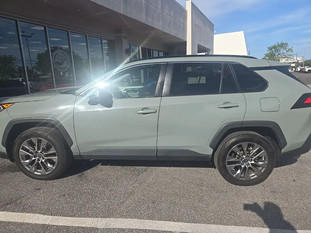 2021 Toyota RAV4 XLE Premium