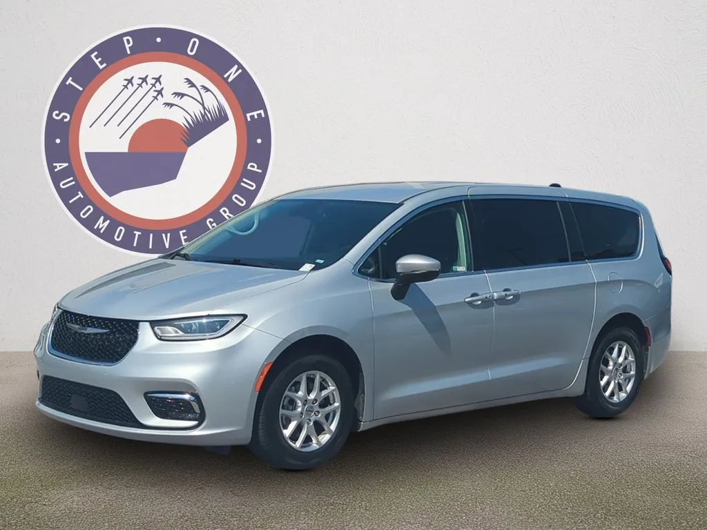 Silver 2023 Chrysler Pacifica Touring L for sale in Fort Walton Beach, FL