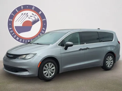 Silver 2018 Chrysler Pacifica L for sale in Fort Walton Beach, FL