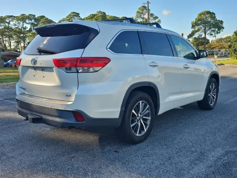 More photos of 2017 Toyota Highlander XLE at Step One Cadillac GMC Fort Walton Beach, FL
