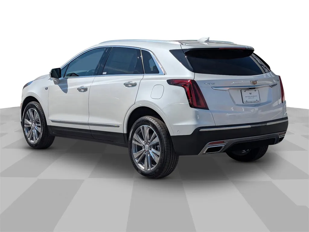 2025 Cadillac XT5 Premium Luxury photo 3