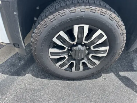 More photos of 2025 GMC Sierra 2500HD Denali Ultimate at Step One Cadillac GMC Fort Walton Beach, FL