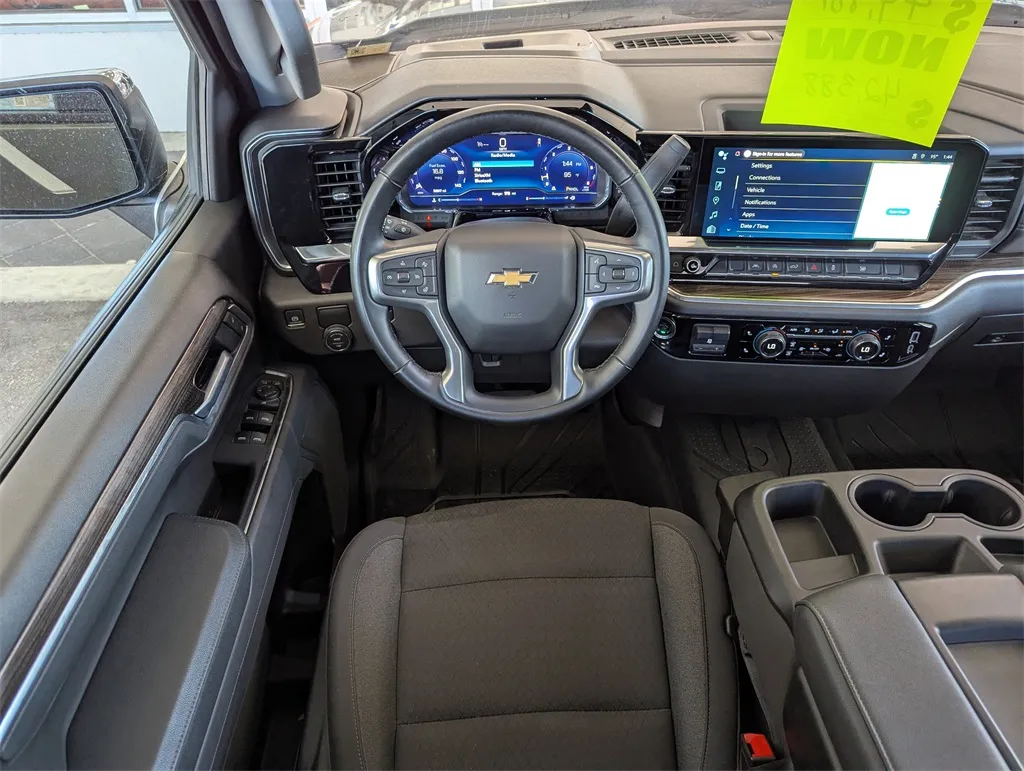 2025 Chevrolet Silverado 1500 LT photo 4