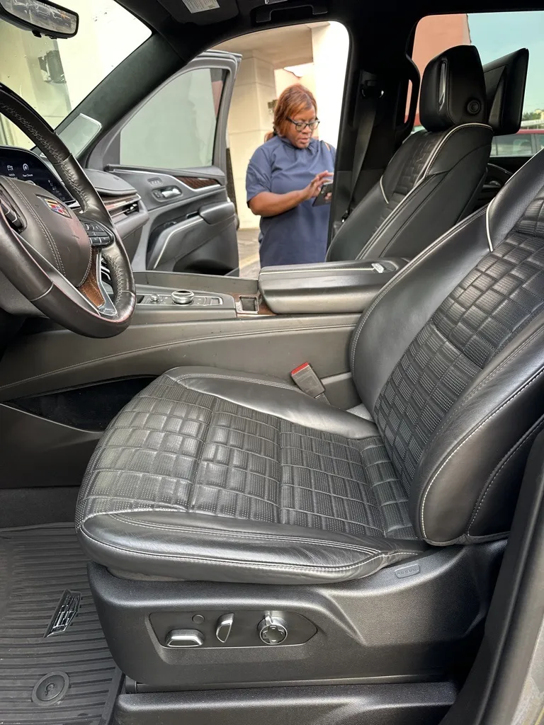 2021 Cadillac Escalade Sport Platinum photo 2