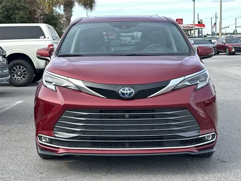 More photos of 2023 Toyota Sienna Platinum at Step One Cadillac Buick GMC Pensacola, FL