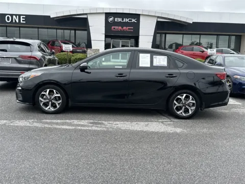 More photos of 2020 Kia Forte LXS at Step One Cadillac Buick GMC Pensacola, FL