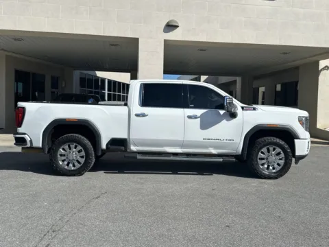 More photos of 2020 GMC Sierra 2500HD Denali at Step One Cadillac Buick GMC Pensacola, FL