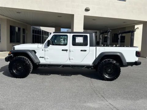 More photos of 2020 Jeep Gladiator Sport at Step One Cadillac Buick GMC Pensacola, FL