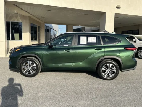 More photos of 2023 Toyota Highlander L at Step One Cadillac Buick GMC Pensacola, FL