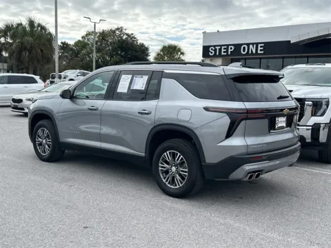 More photos of 2025 Chevrolet Traverse LT at Step One Cadillac Buick GMC Pensacola, FL