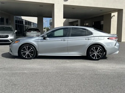 More photos of 2018 Toyota Camry SE at Step One Cadillac Buick GMC Pensacola, FL