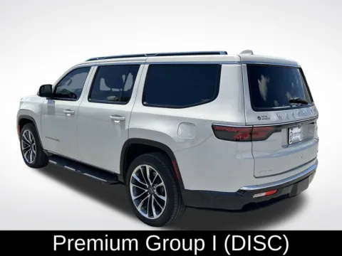 More photos of 2022 Jeep Wagoneer Series II at Step One Cadillac Buick GMC Pensacola, FL